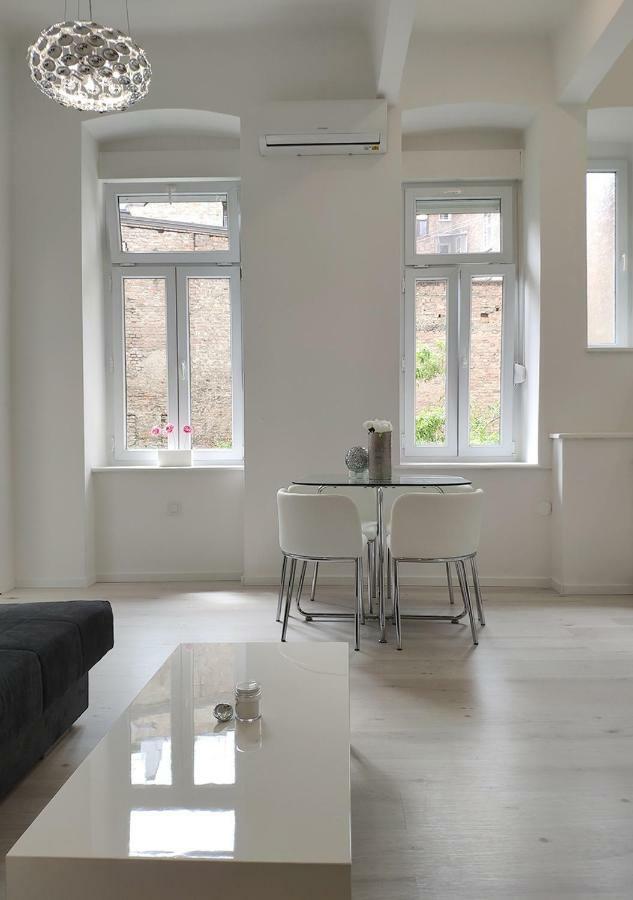 Luxurios And Historic Apartment "Shine" - Right On The Main Square Zagreb Buitenkant foto