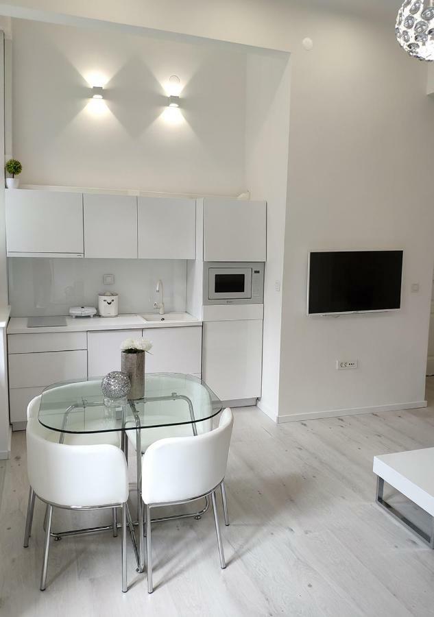 Luxurios And Historic Apartment "Shine" - Right On The Main Square Zagreb Buitenkant foto