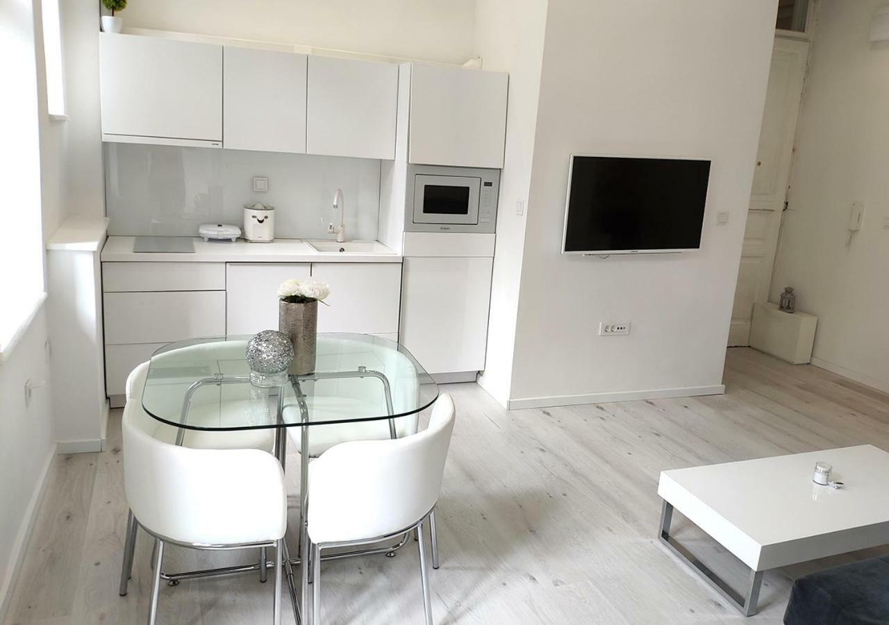 Luxurios And Historic Apartment "Shine" - Right On The Main Square Zagreb Buitenkant foto