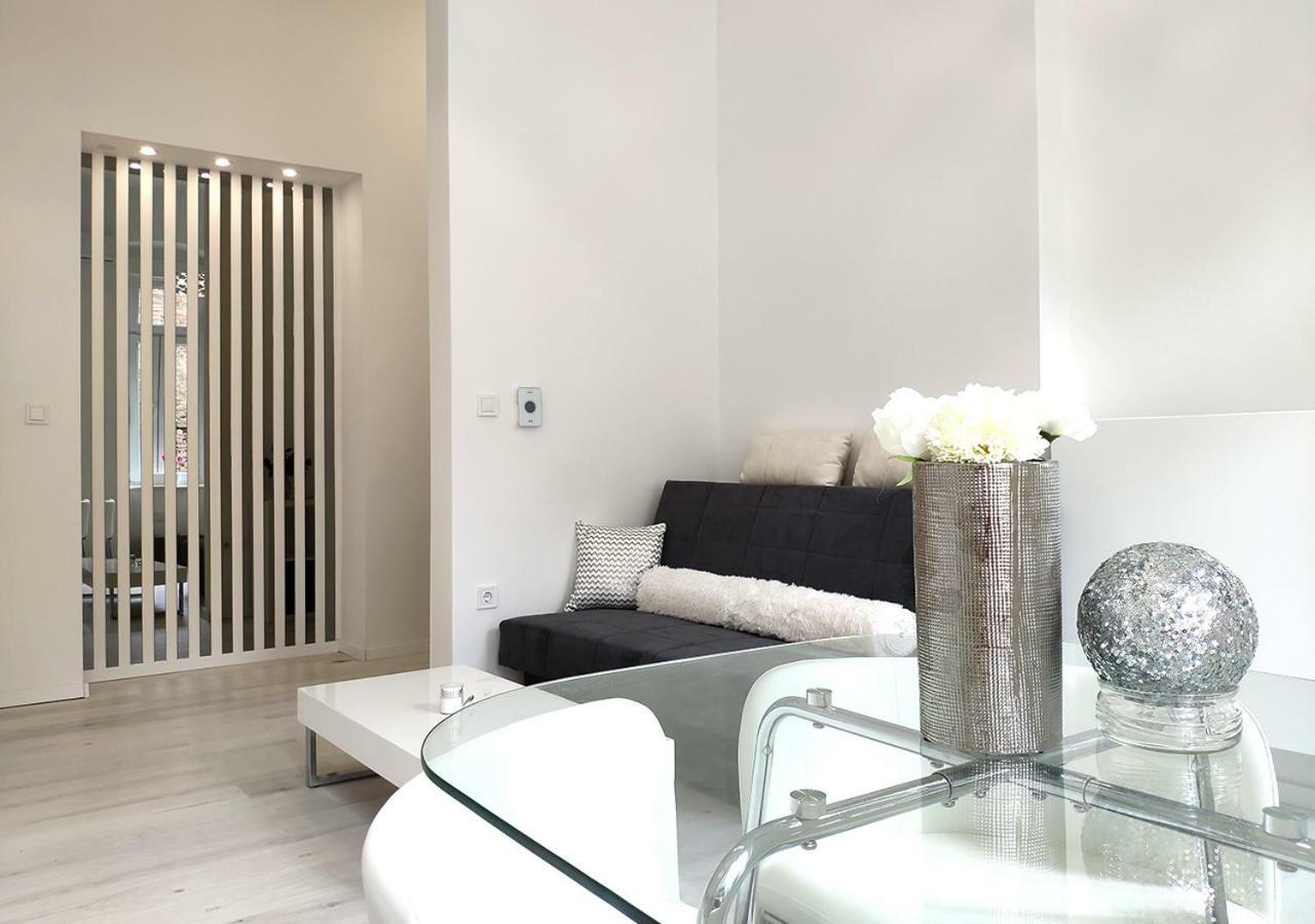 Luxurios And Historic Apartment "Shine" - Right On The Main Square Zagreb Buitenkant foto